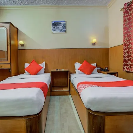 Oyo 7852 Hotel Embassy-3